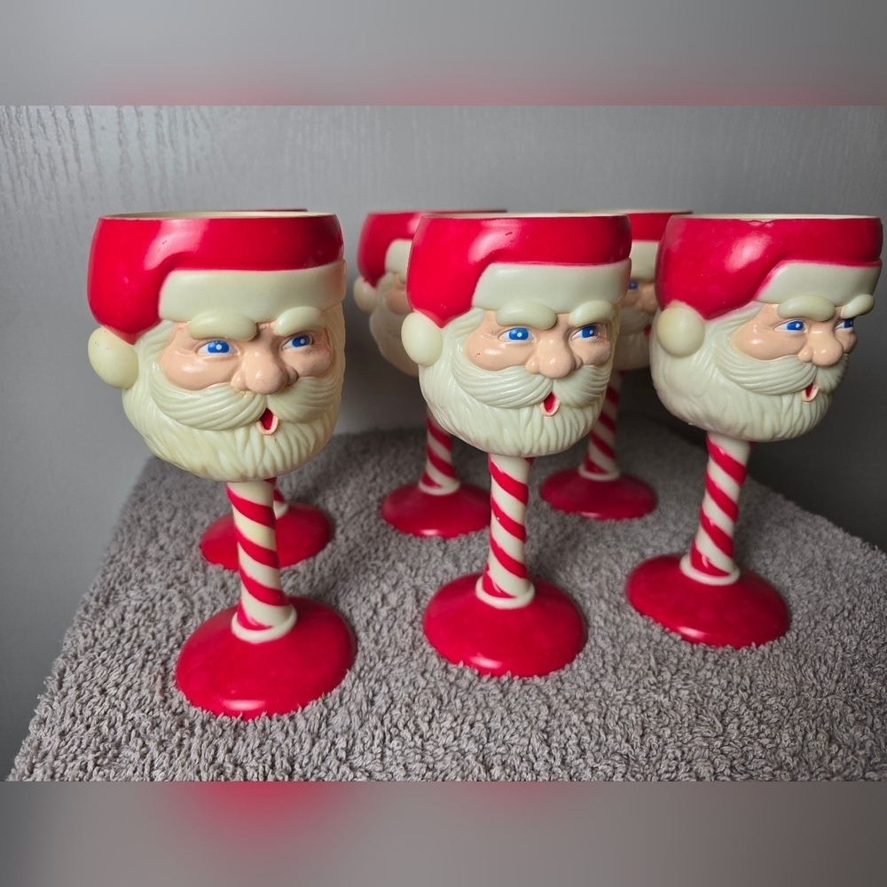 Vintage Plastic Take One Christmas Santa Claus Goblets - Picture 6 of 6